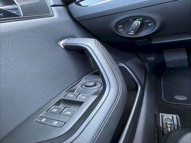 Škoda Superb (2019) COM 4X4GRT L K TD 140/2.0 A7F - fotka 20 z 24