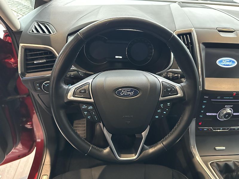 Ford S-MAX Titanium 2.0 EcoBlue 150k man. - fotka 14 z 36
