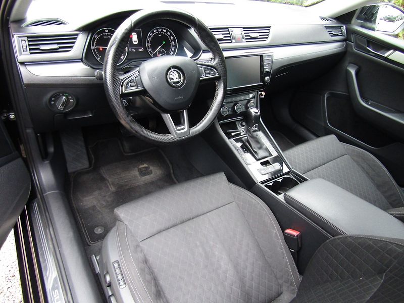 Škoda Superb (2015) 2.0 TDI 140kW DSG SPORT LINE - fotka 13 z 46