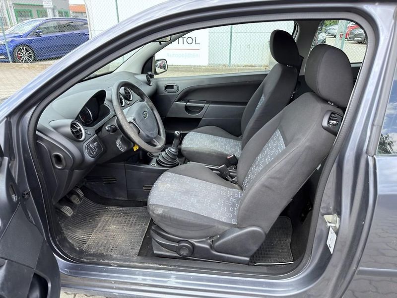 Ford Fiesta 1.3i 51 kW - fotka 6 z 12