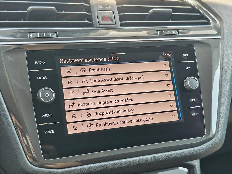 Volkswagen Tiguan Elegance 7DSG 1,5TSi - fotka 17 z 23