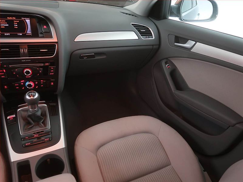 Audi A4 (2013) 2.0 TDI, Bi-Xenony, Tempomat - fotka 8 z 19