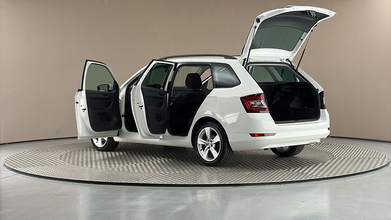 Škoda Fabia 1.0 TSI Ambition Combi - fotka 7 z 23