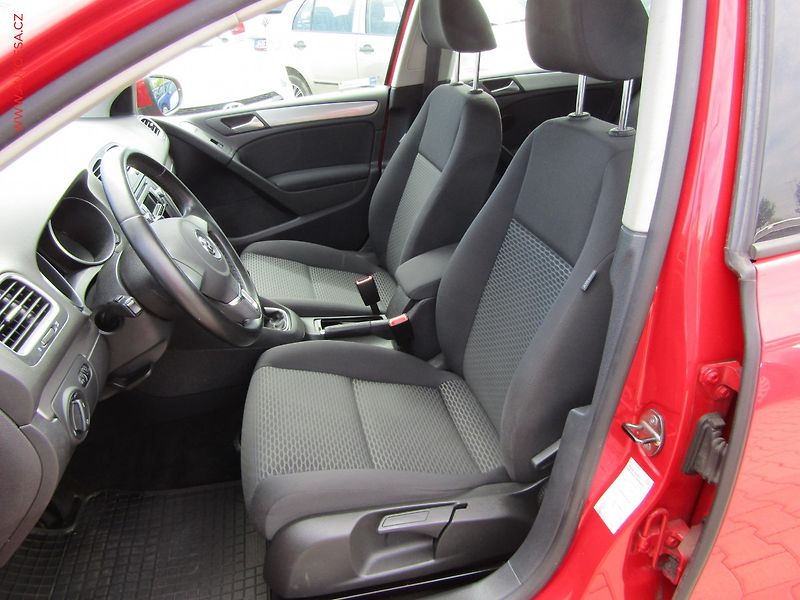 Volkswagen Golf (2011) 1.4i, 2.maj,ČR, AC, STK1/28 - fotka 9 z 19