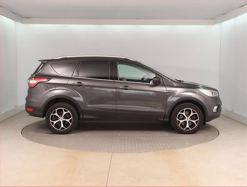 Ford Kuga (2018) 2.0 TDCi, 4X4, ČR,1.maj - fotka 6 z 16