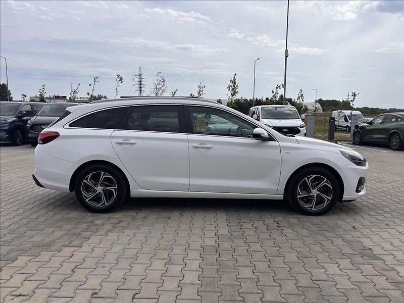 Hyundai i30 1,5 mHEV Family Smart 117kW - fotka 5 z 29