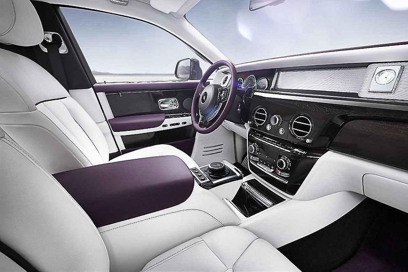 Rolls-Royce Phantom.