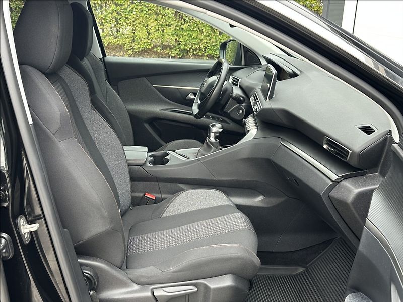 Peugeot 3008 1,5 BlueHDI 130PS  Active - fotka 16 z 55
