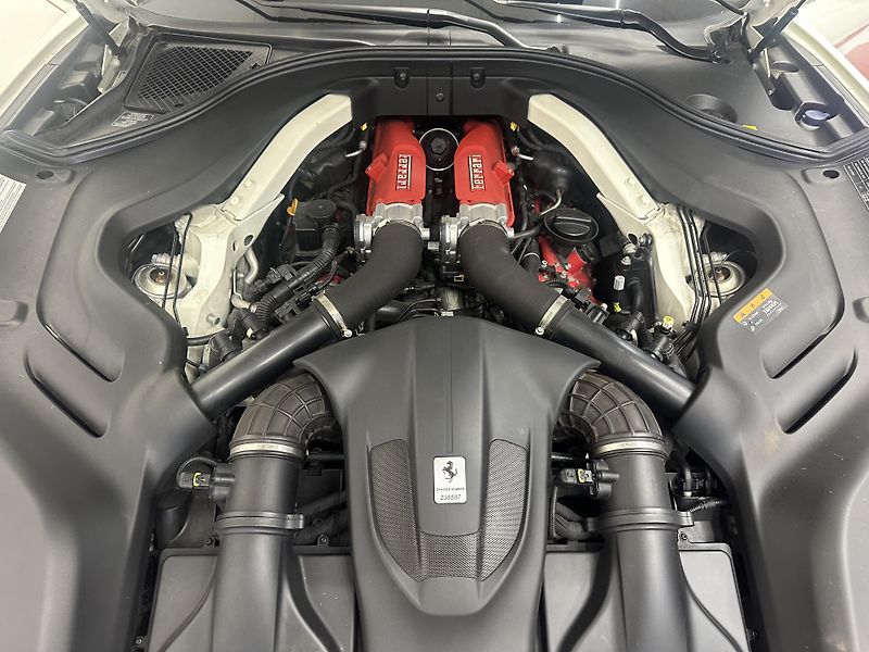 Ferrari Portofino (2018) CAMERA*TEMPOMAT*APPLECARPLAY - fotka 17 z 18