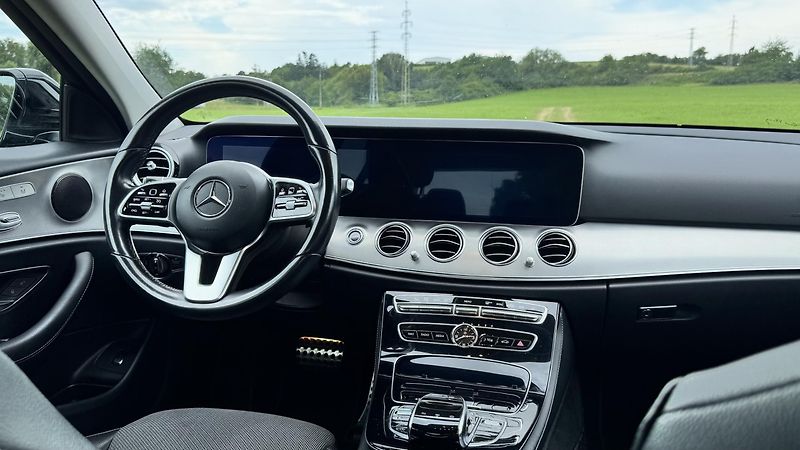 Mercedes-Benz Třídy E (2019) pravidelný servis, hezký stav - fotka 13 z 20