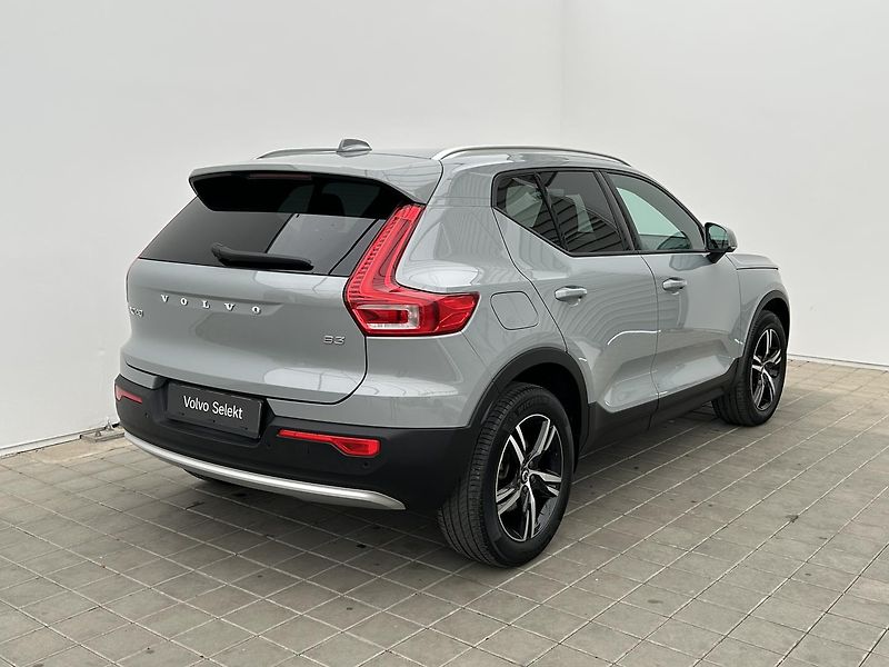 Volvo XC40 2.0  B3 CORE - fotka 6 z 27