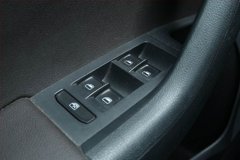 Škoda Octavia (2014) Laurin&Klement 2.0 TDI - fotka 22 z 26