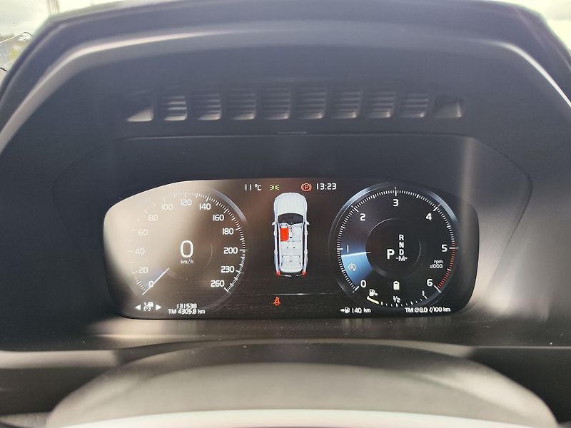 Volvo XC90 B5 2.0/173kW Inscription AT 4x - fotka 22 z 46