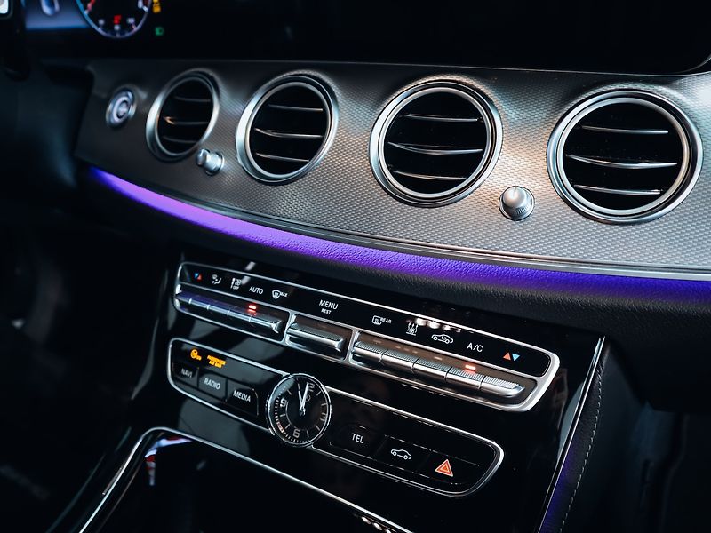Mercedes-Benz Třídy E E 400d 4MATIC AMG 250kW - fotka 19 z 21