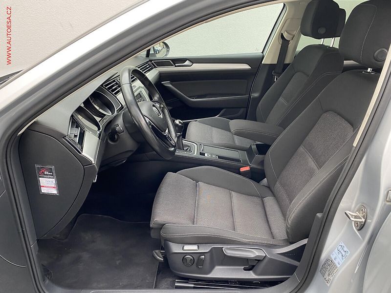 Volkswagen Passat (2015) 2.0 TDi, Comfortline, navi - fotka 9 z 18