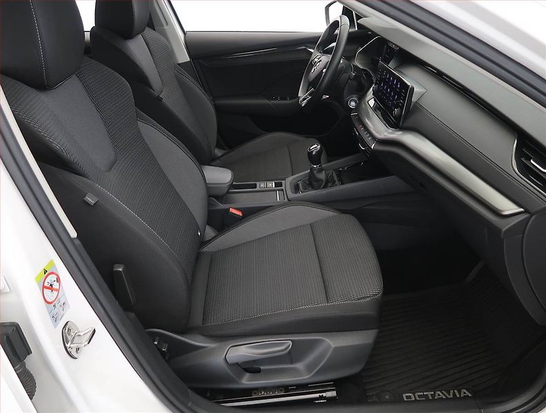 Škoda Octavia (2022) Ambition Plus 1.5 TSI - fotka 9 z 25