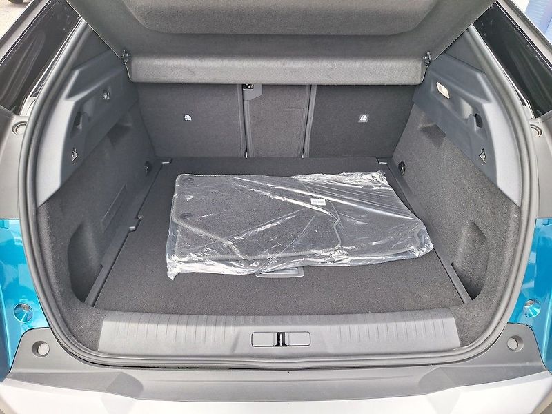 Peugeot 3008 (2026) GT Plug-in HYBRID 195 e-DCS7 - fotka 12 z 23