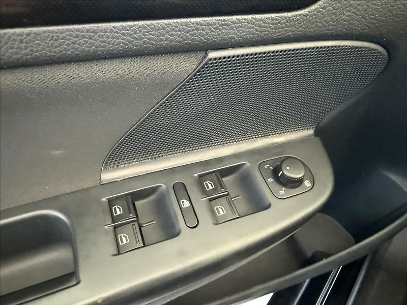 Volkswagen Golf 1,6   77kW,2.MAJITEL - fotka 10 z 22