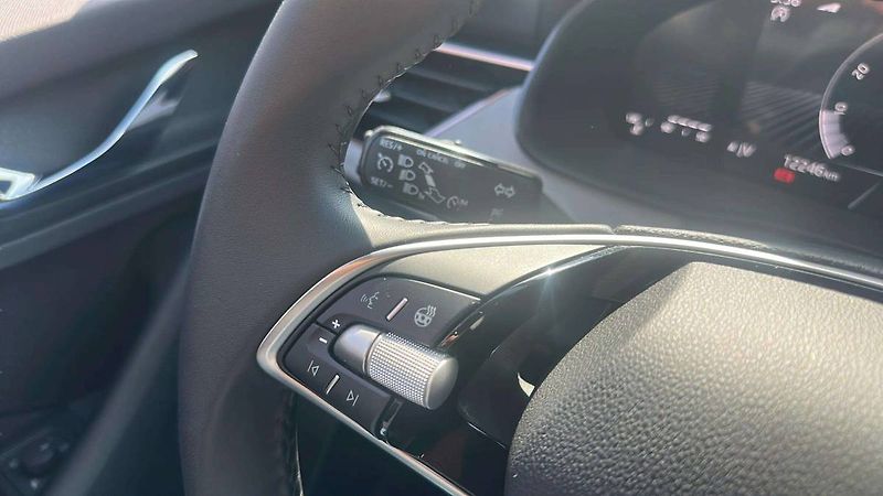Škoda Scala Top Selection 1,0 TSI 85kW MT6 - fotka 10 z 27
