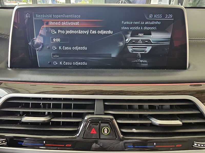 BMW Řada 7 750d xDrive - fotka 34 z 37