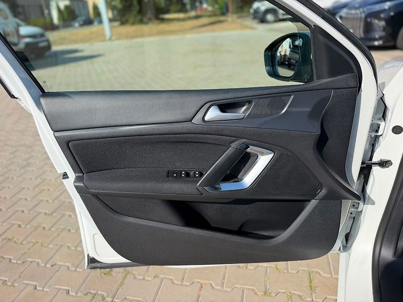 Peugeot 308 SW ACTIVE PACK 1.2PT 130 MAN6 - fotka 20 z 28
