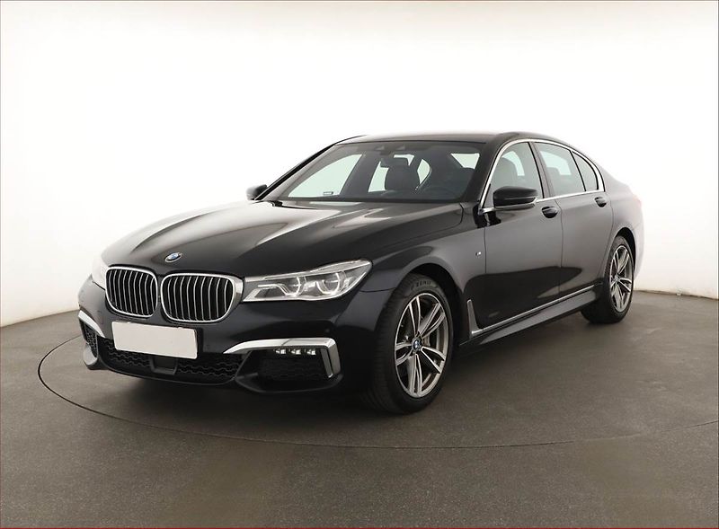 BMW Řada 7 (2019) M Paket 730 d xDrive, ČR - fotka 2 z 31