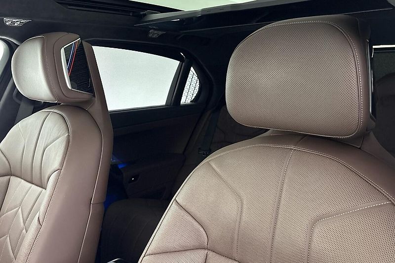 BMW i7 xDrive60 - fotka 11 z 28