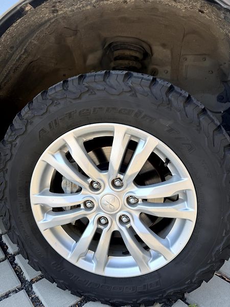 Mitsubishi Pajero 3.2 D-ID 147 kW - fotka 18 z 20