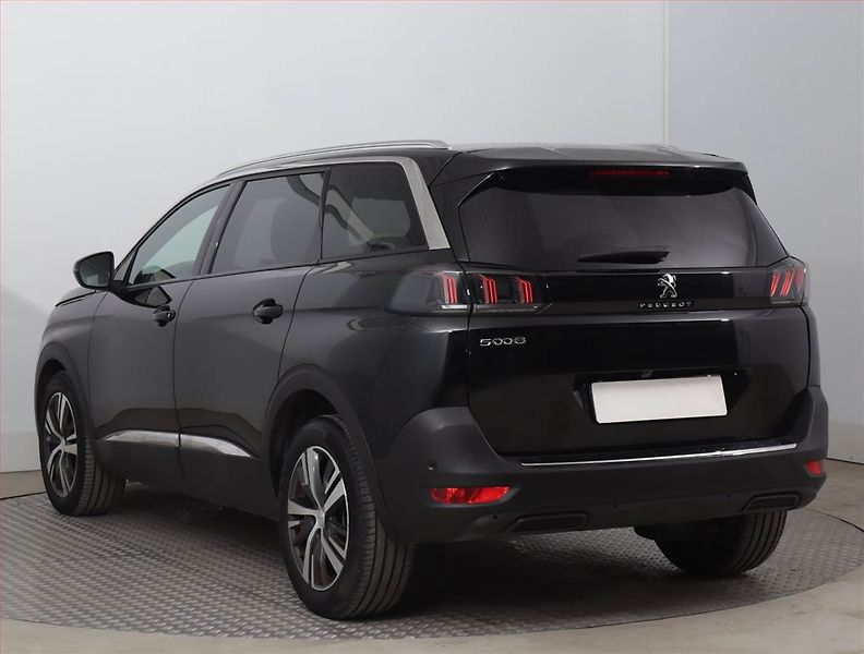 Peugeot 5008 (2023) Allure PureTech 130 - fotka 4 z 23