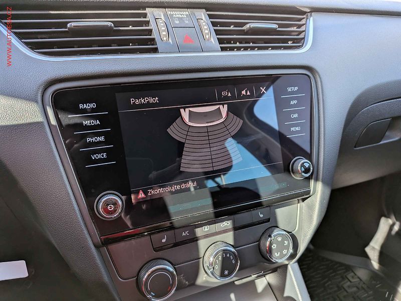 Škoda Octavia (2019) 1.5TSi, ČR, AC, výhřev sed - fotka 15 z 15