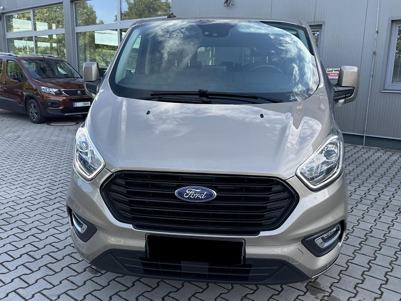Ford Tourneo Custom (2021) 2,0 ECOBLUE HYBRID L2 - fotka 2 z 25