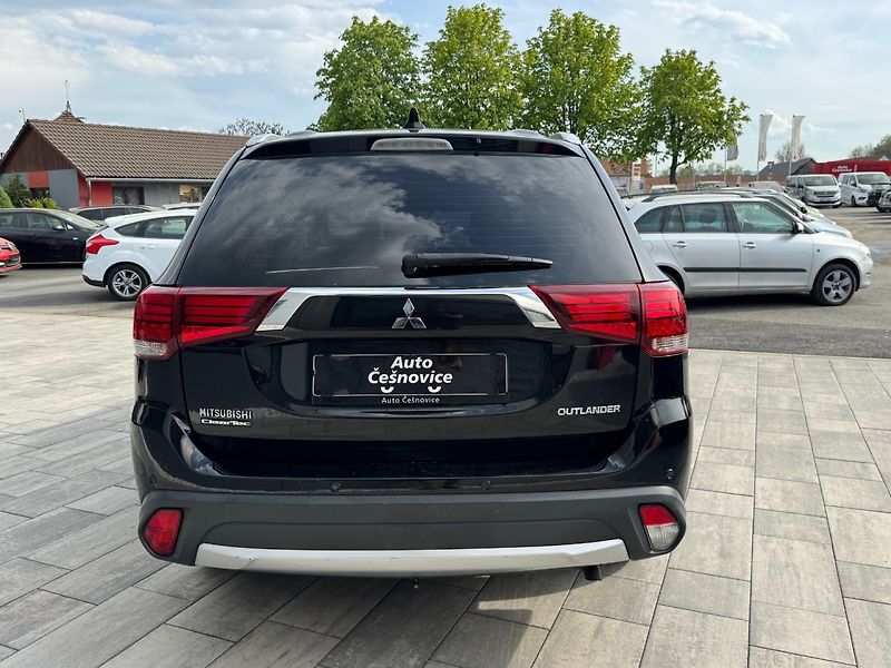 Mitsubishi Outlander (2017) Invite 2.0i MIVEC - fotka 6 z 27