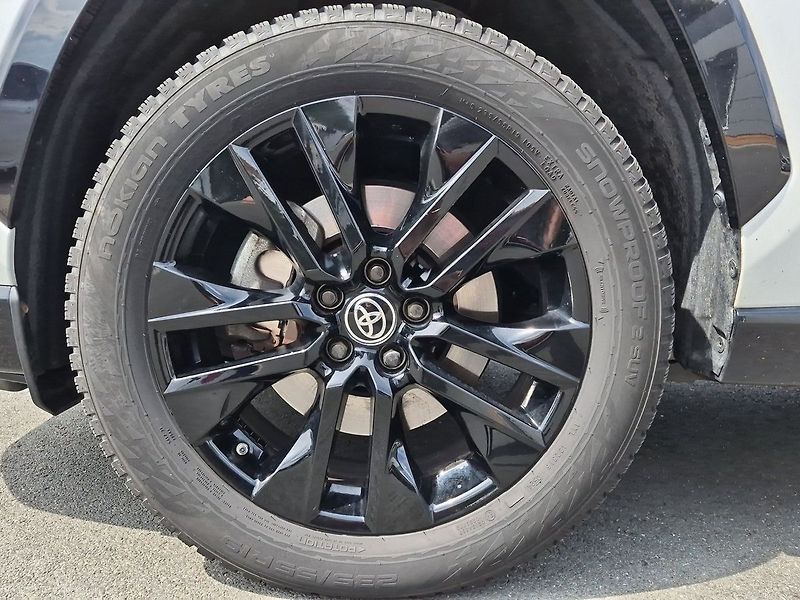 Toyota RAV4 Selection 2.5 HEV 4x2 - fotka 28 z 28