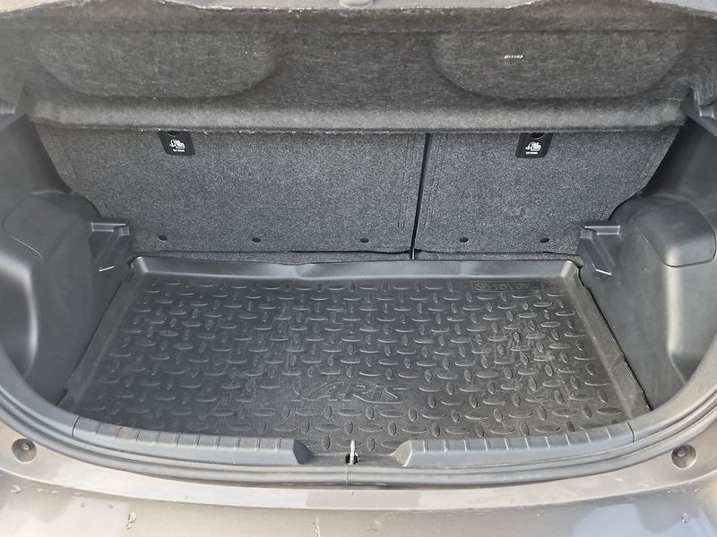 Toyota Yaris Selection Smart 1,5 Hev - fotka 26 z 28