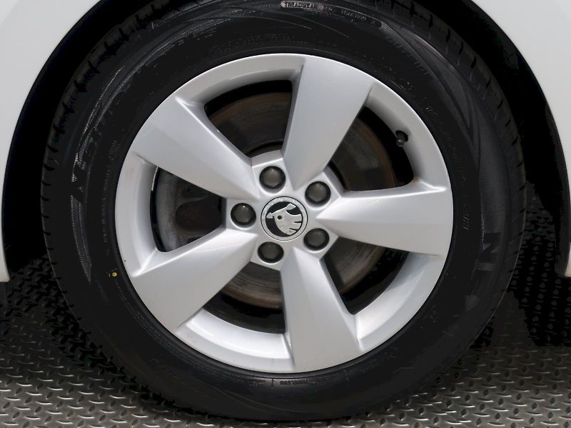 Škoda Rapid (2015) AMBITION 1.2TSI 77KW PANORAMA - fotka 12 z 28