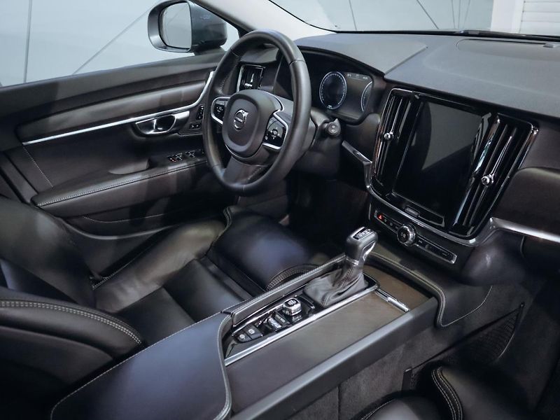 Volvo V90 D5 Cross Country 173 kW - fotka 14 z 26