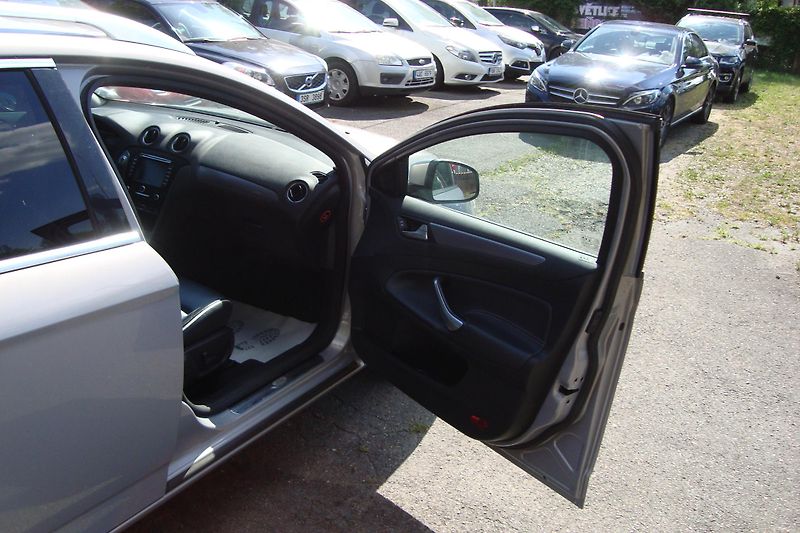Ford Mondeo (2011) 2.0TDCi,AUT, Najeto 93Tis.km ! - fotka 45 z 75