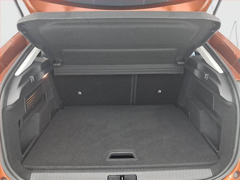 Citroën C4 (2023) Feel 1.2 PureTech, Automat - fotka 14 z 17