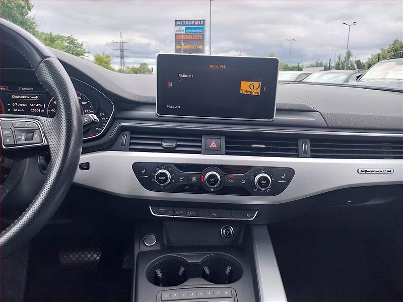 Audi A4 (2018) Sport 2.0 TDI, 4X4, Automat - fotka 12 z 16