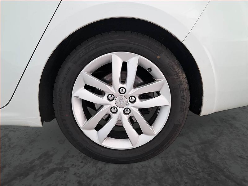 Peugeot 508 (2013) 2.0 HDi, Navi, Tempomat - fotka 15 z 19