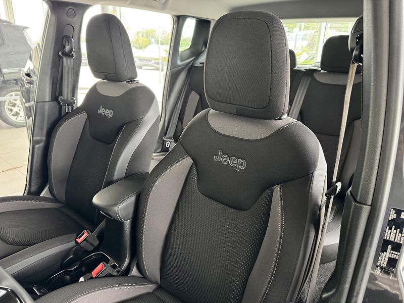 Jeep Renegade 1,3T 4xe*AWD*Distronic*DPH - fotka 15 z 36
