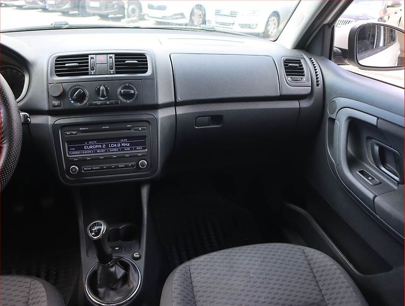 Škoda Fabia (2010) 1.2 TSI, po STK, dobrý stav - fotka 8 z 14