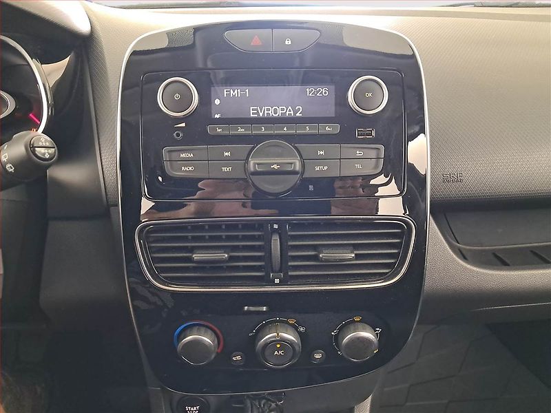 Renault Clio (2019) 0.9 TCe, Tempomat - fotka 12 z 14