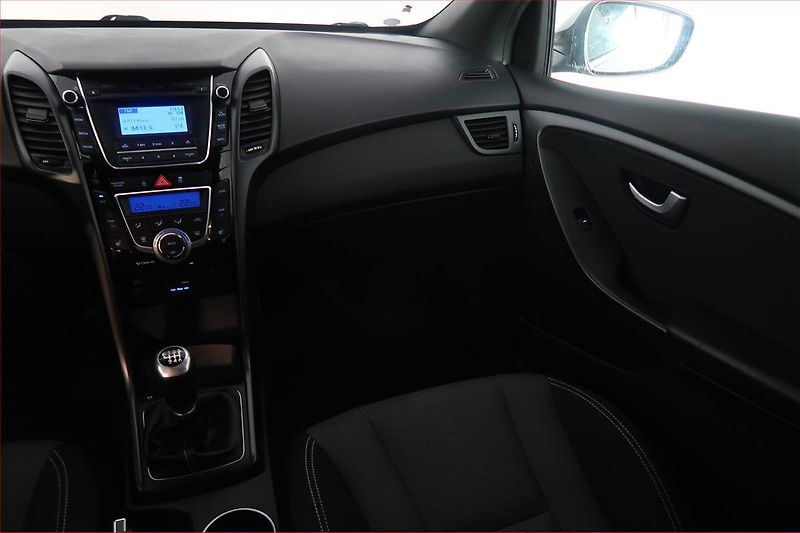 Hyundai i30 (2016) Style 1.6 GDI, Tempomat - fotka 8 z 16