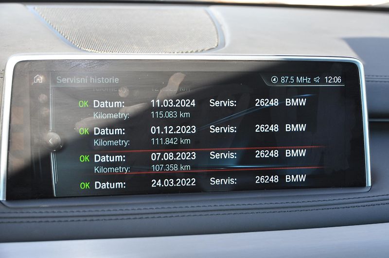BMW X5 xDrive 40d 230kW M-Paket - fotka 26 z 33