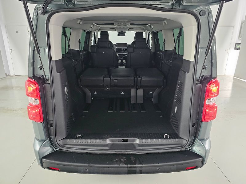 Toyota ProAce Verso (2025) 2.0D 130kW 8AT VIP SKYVIEW 7S - fotka 29 z 29