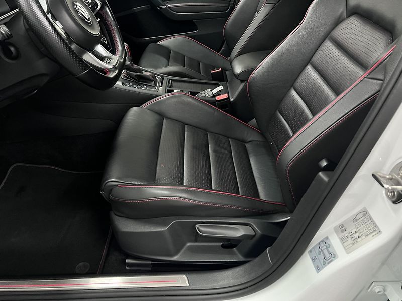 Volkswagen Golf GTI TCR, 2.0 TSI 213 kW - fotka 13 z 46