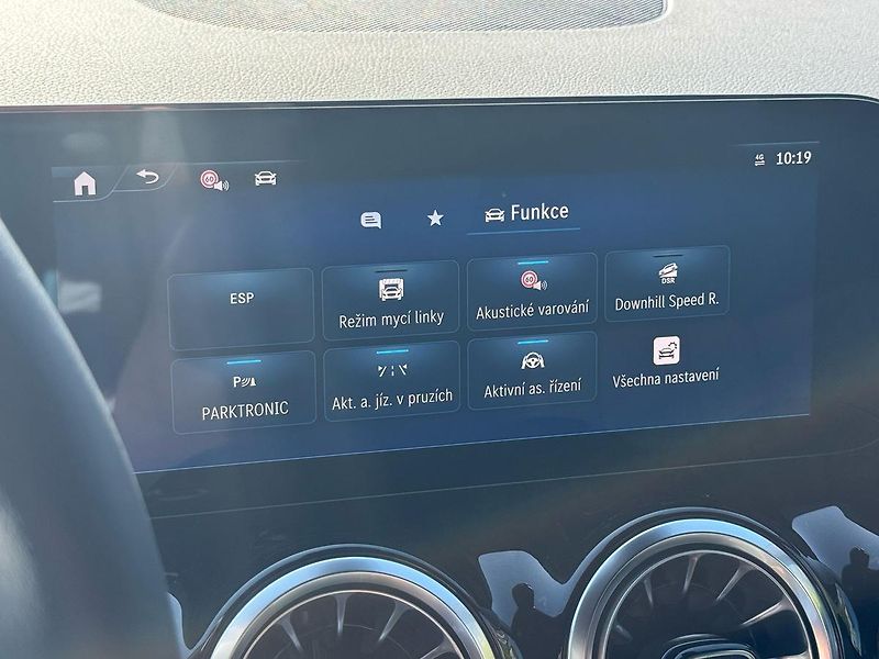 Mercedes-Benz GLA (2024) 200 d 4MATIC - fotka 21 z 31