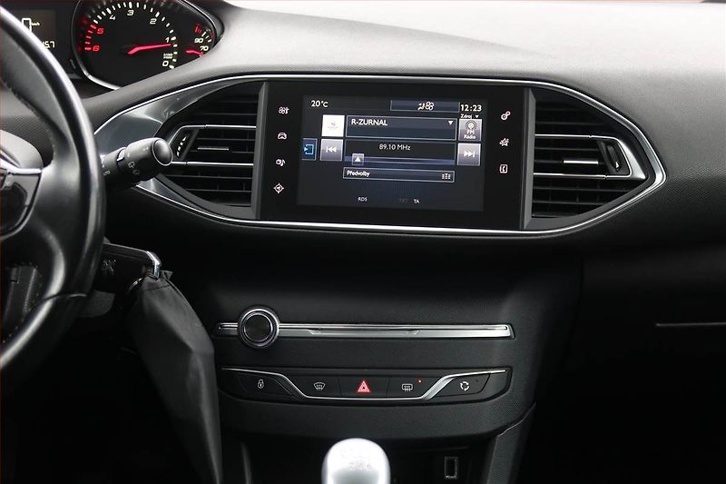 Peugeot 308 (2016) 1.6 BlueHDi, Serv.kniha, Navi - fotka 12 z 18