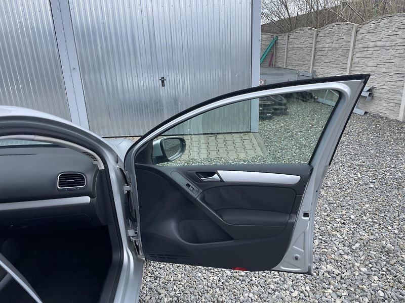 Volkswagen Golf 1.6TDi 105PS  6 HIGHLINE TOP!! - fotka 137 z 176